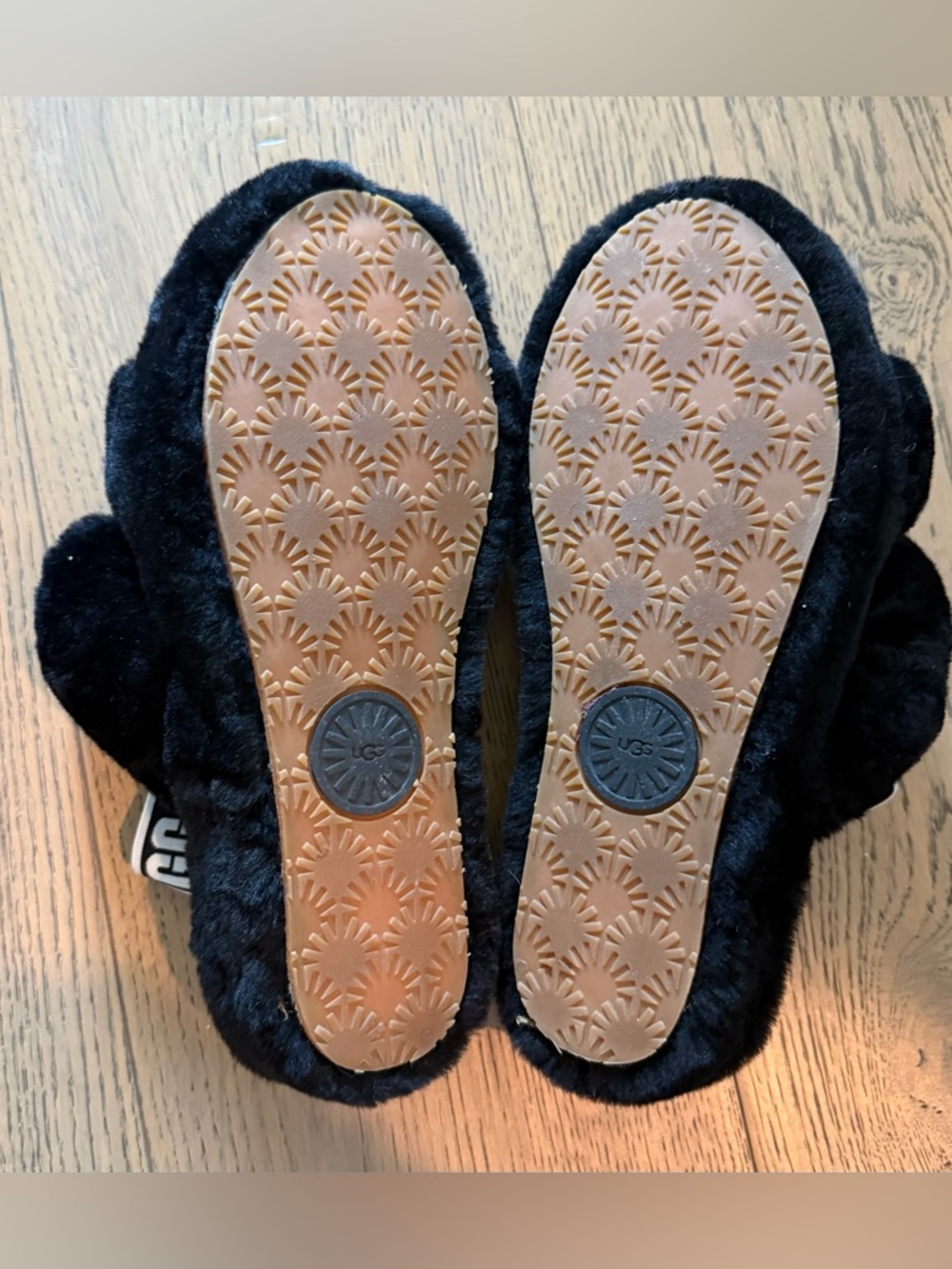 UGG Oh Yeah Slides, Black Sheepskin Sz 8 - Picture 6 of 7